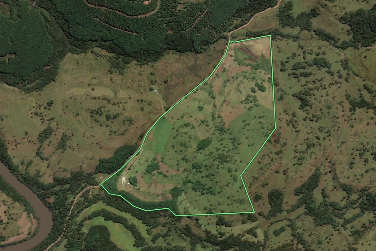 Imagem de satélite do imóvel rural em São Joaquim (SC), com o contorno declarado no CAR desenhado por cima.