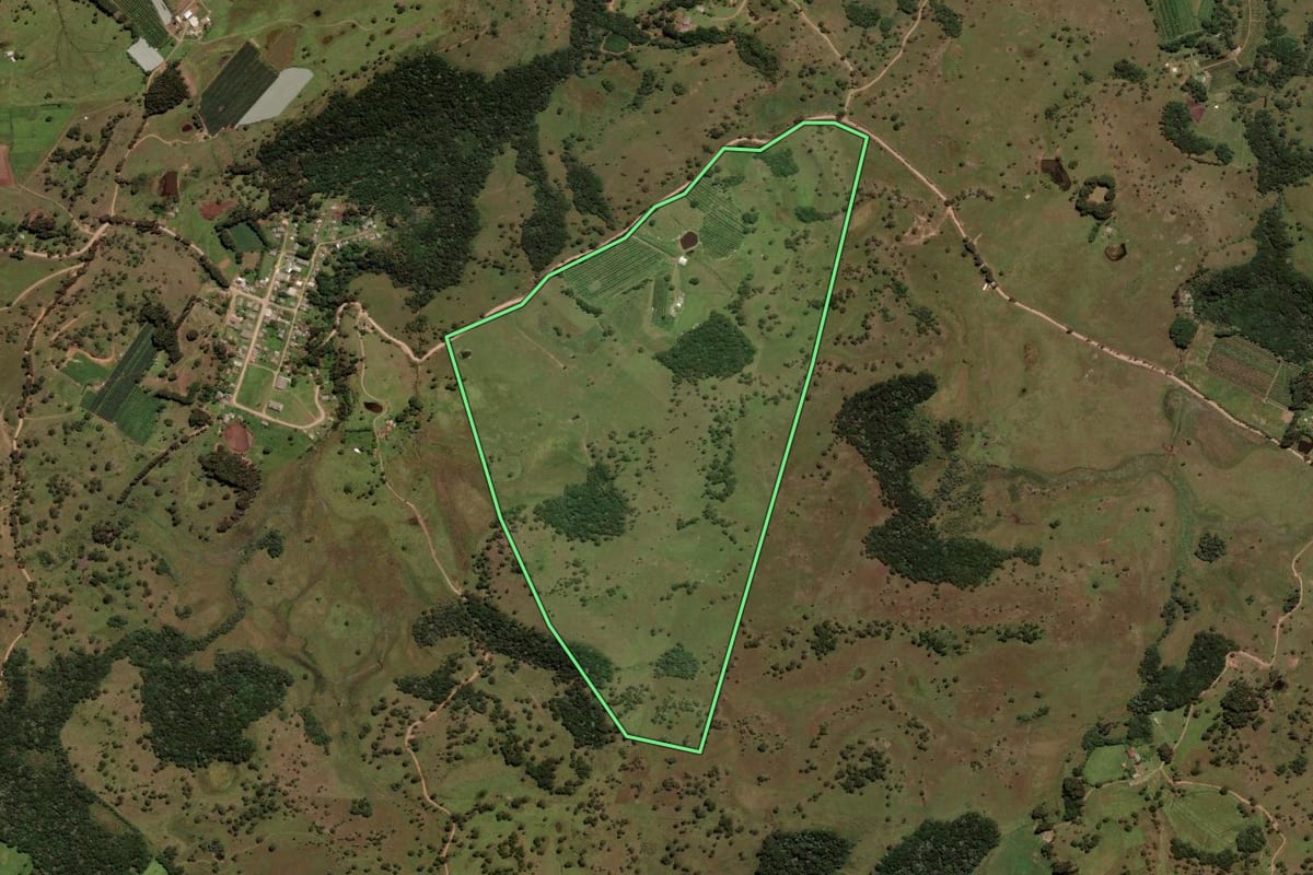 Imagem de satélite do imóvel rural em São Joaquim (SC), com o contorno declarado no CAR desenhado por cima.