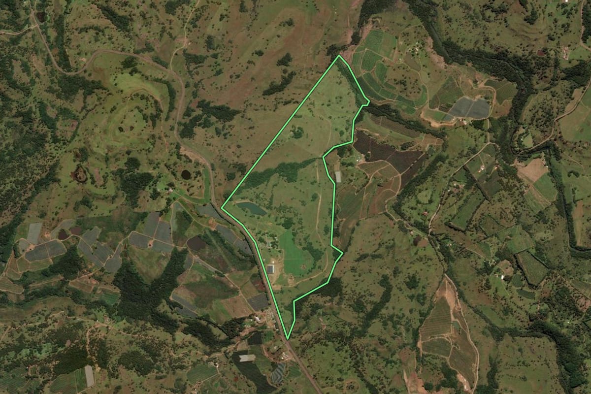 Imagem de satélite do imóvel rural em São Joaquim (SC), com o contorno declarado no CAR desenhado por cima.