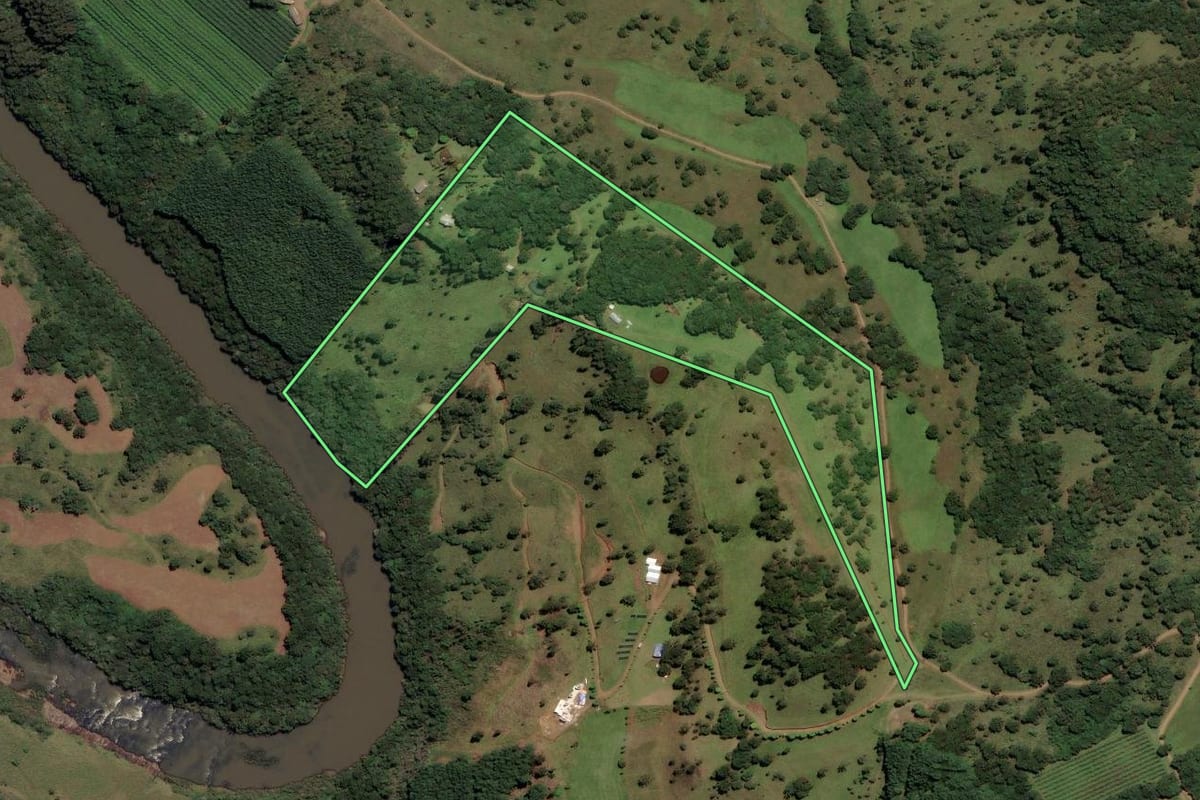 Imagem de satélite do imóvel rural em São Joaquim (SC), com o contorno declarado no CAR desenhado por cima.
