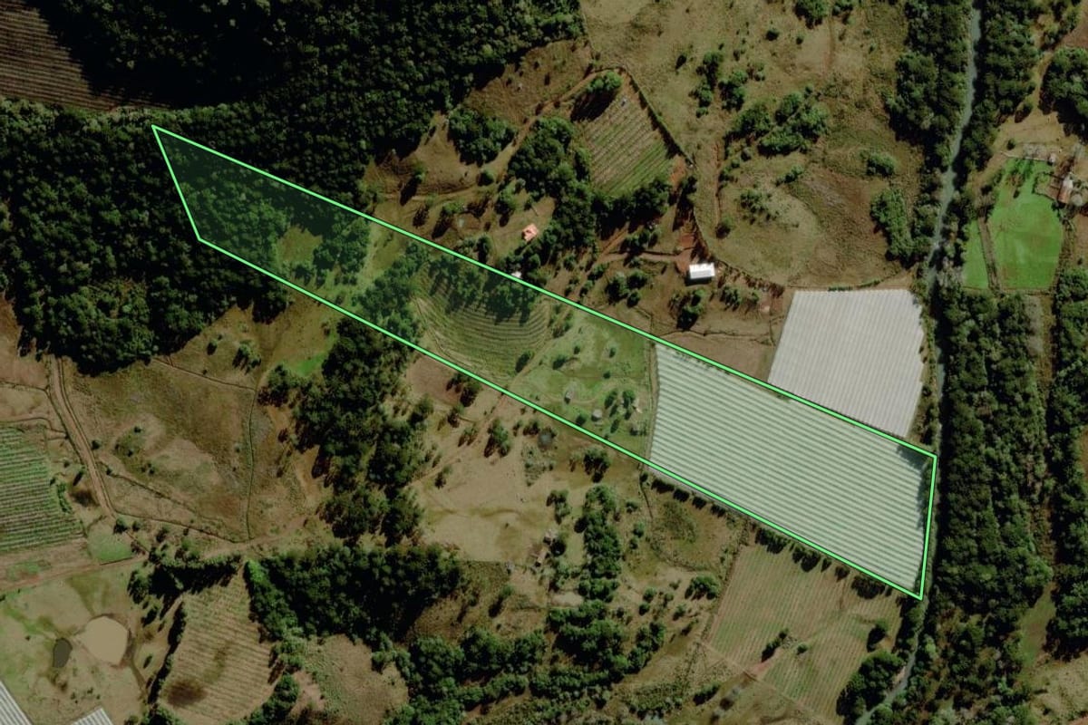 Imagem de satélite do imóvel rural em São Joaquim (SC), com o contorno declarado no CAR desenhado por cima.