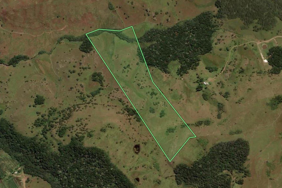 Imagem de satélite do imóvel rural em São Joaquim (SC), com o contorno declarado no CAR desenhado por cima.
