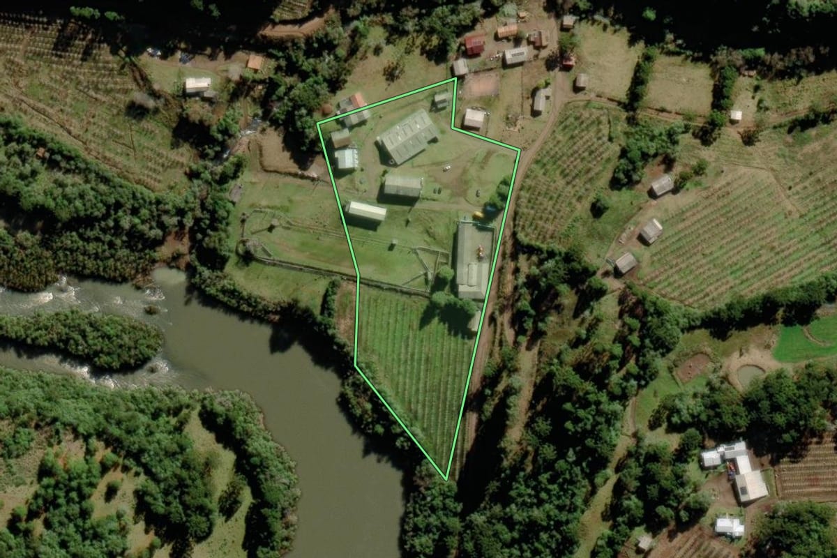 Imagem de satélite do imóvel rural em São Joaquim (SC), com o contorno declarado no CAR desenhado por cima.