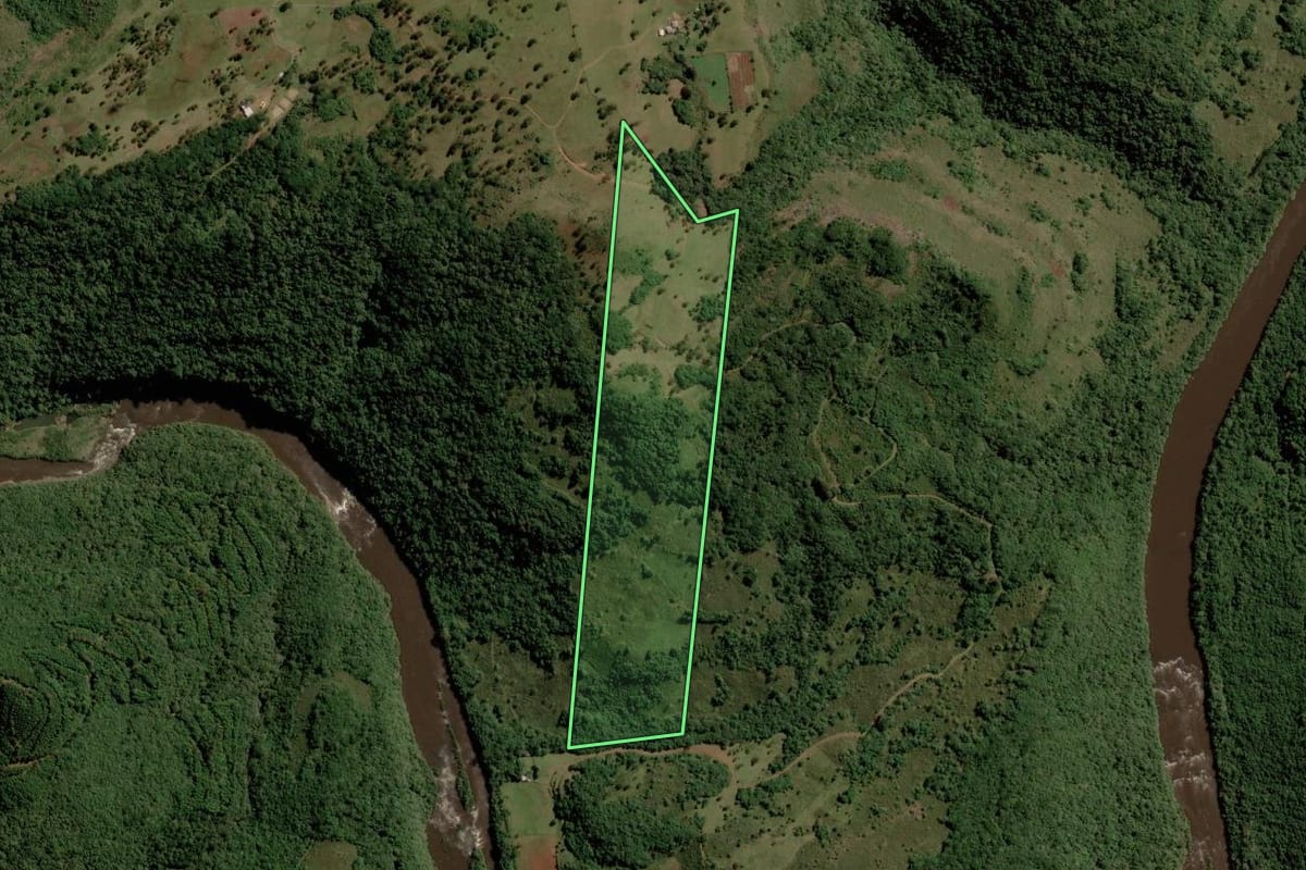 Imagem de satélite do imóvel rural em São Joaquim (SC), com o contorno declarado no CAR desenhado por cima.