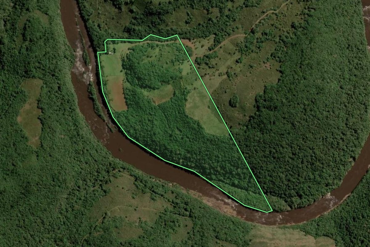 Imagem de satélite do imóvel rural em São Joaquim (SC), com o contorno declarado no CAR desenhado por cima.