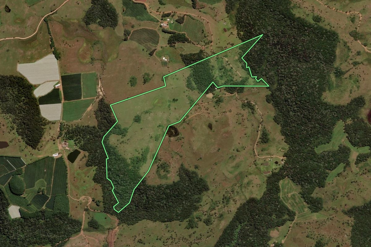 Imagem de satélite do imóvel rural em São Joaquim (SC), com o contorno declarado no CAR desenhado por cima.
