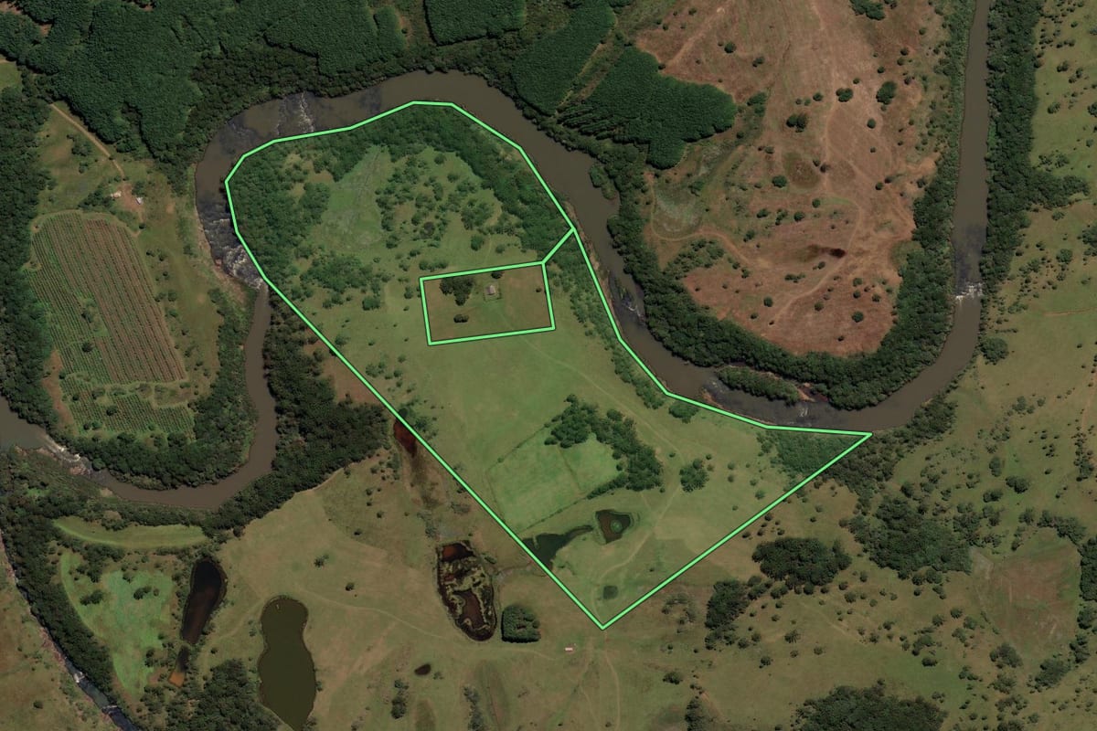 Imagem de satélite do imóvel rural em São Joaquim (SC), com o contorno declarado no CAR desenhado por cima.