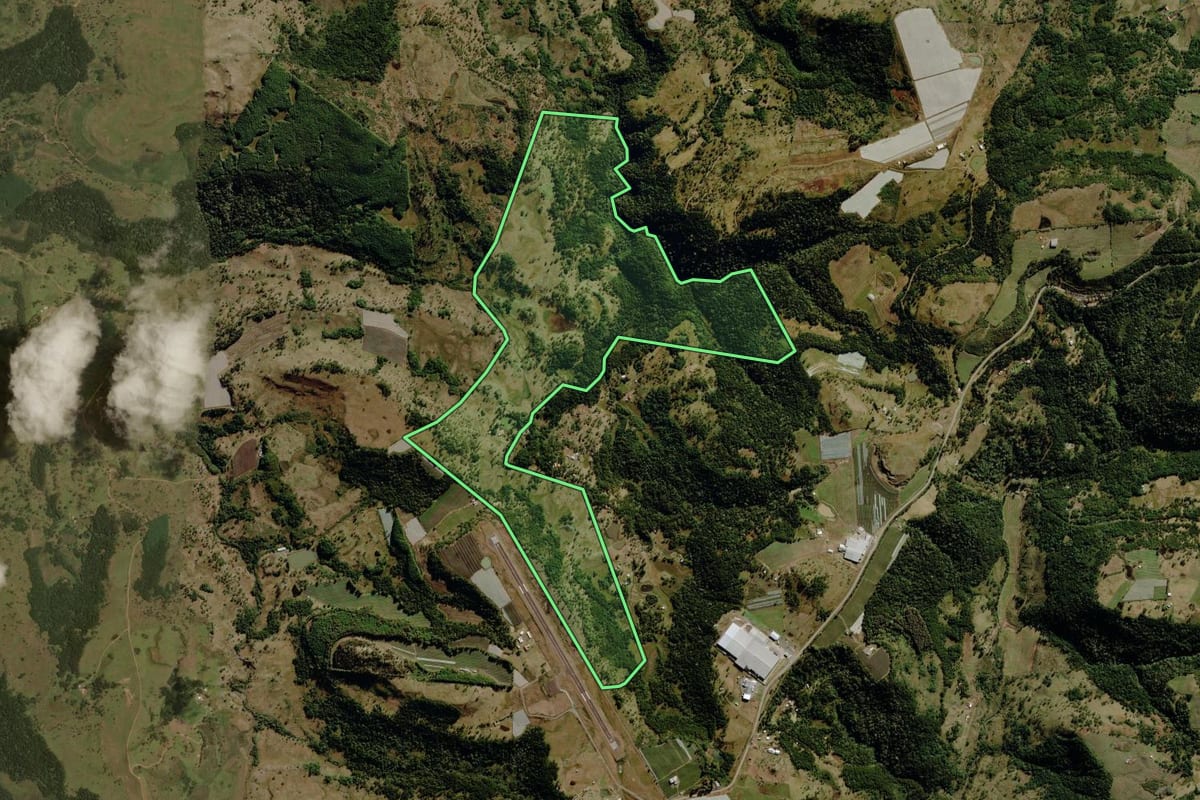 Imagem de satélite do imóvel rural em São Joaquim (SC), com o contorno declarado no CAR desenhado por cima.