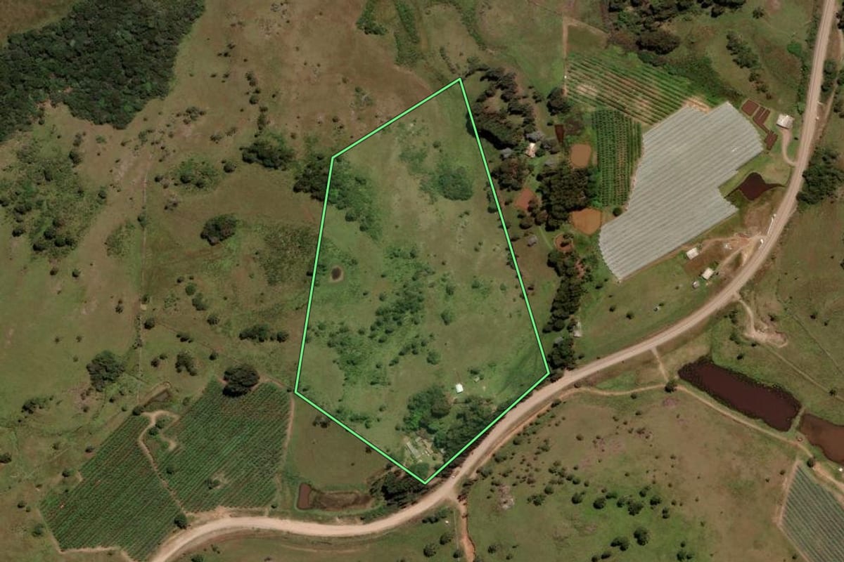Imagem de satélite do imóvel rural em São Joaquim (SC), com o contorno declarado no CAR desenhado por cima.