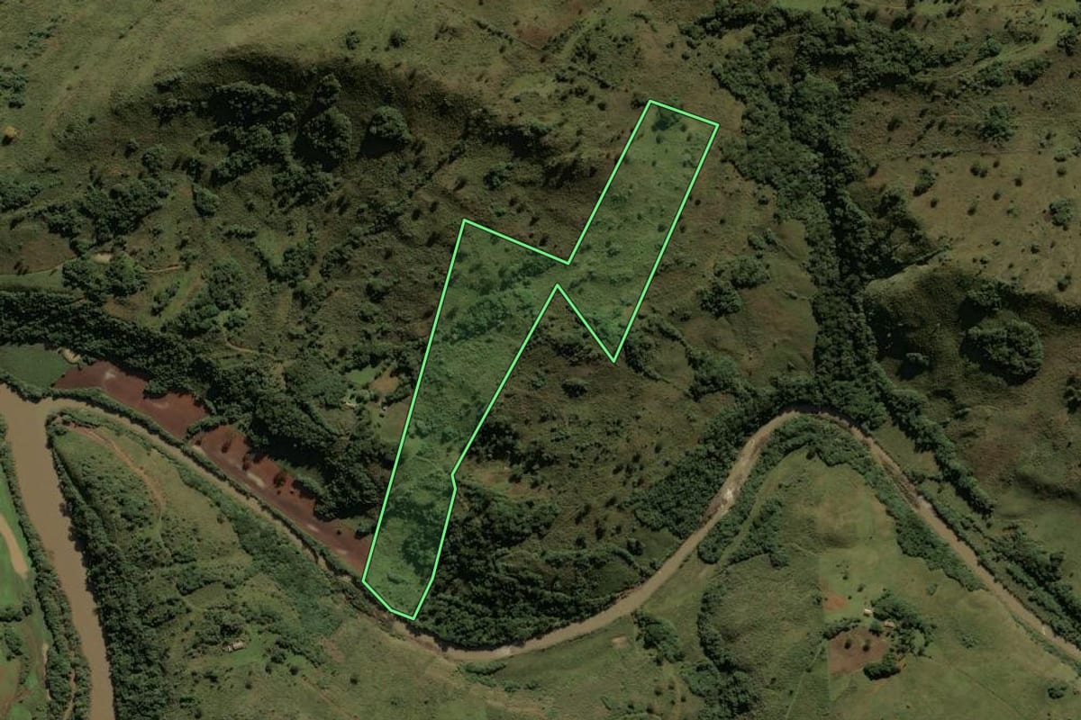 Imagem de satélite do imóvel rural em São Joaquim (SC), com o contorno declarado no CAR desenhado por cima.