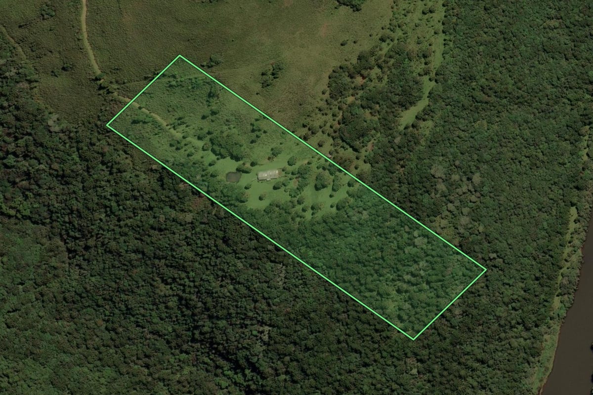 Imagem de satélite do imóvel rural em São Joaquim (SC), com o contorno declarado no CAR desenhado por cima.