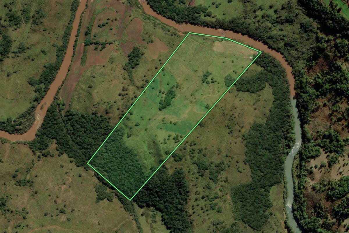 Imagem de satélite do imóvel rural em São Joaquim (SC), com o contorno declarado no CAR desenhado por cima.