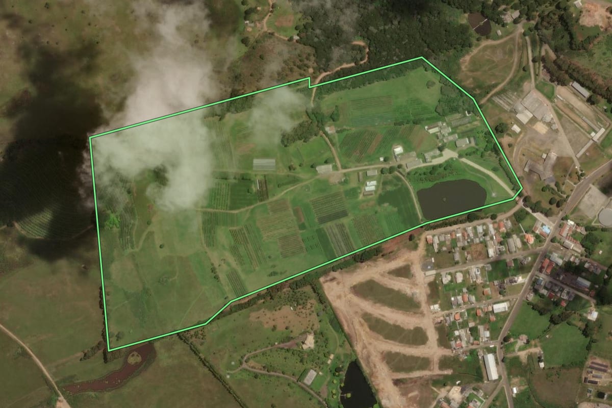 Imagem de satélite do imóvel rural em São Joaquim (SC), com o contorno declarado no CAR desenhado por cima.