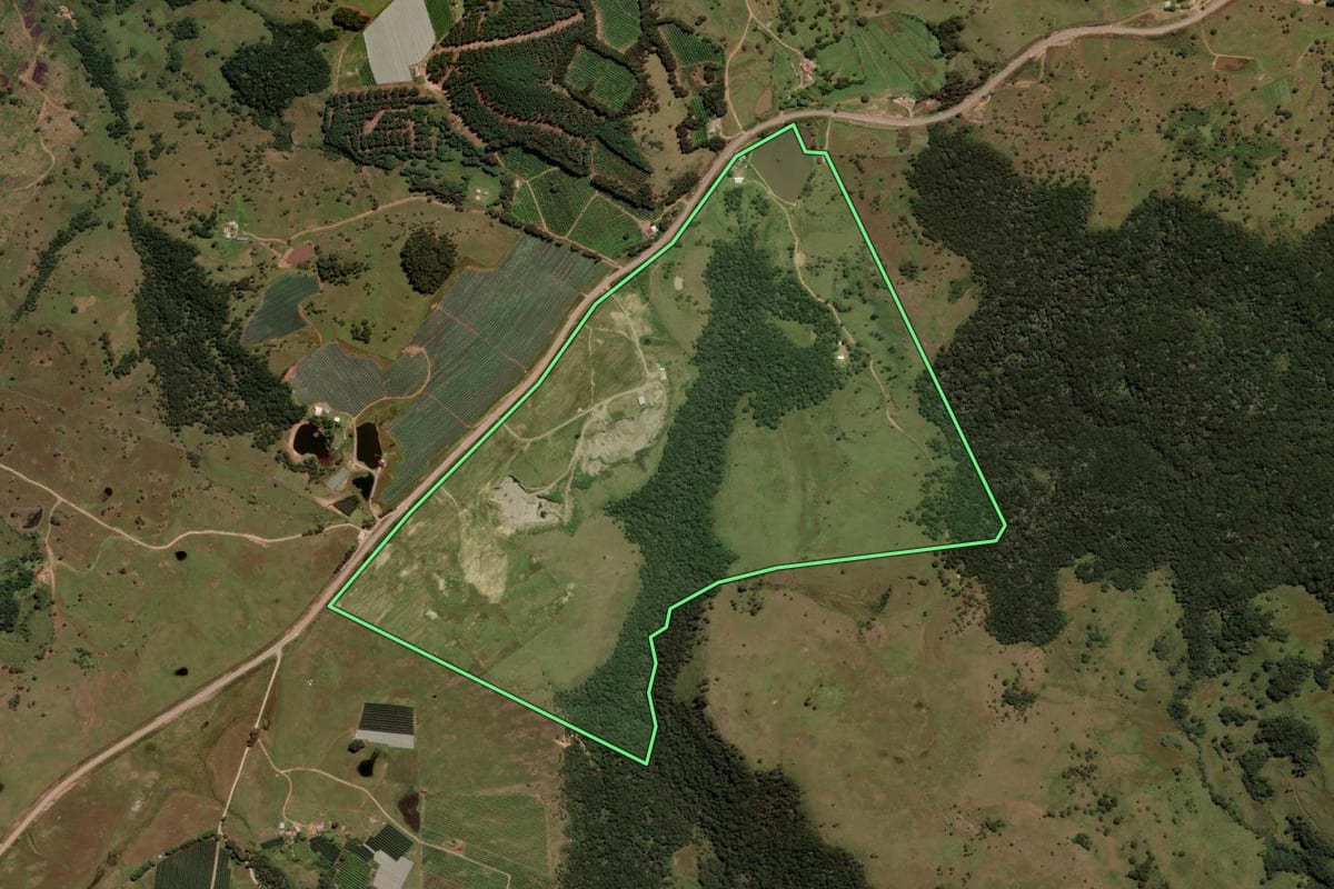 Imagem de satélite do imóvel rural em São Joaquim (SC), com o contorno declarado no CAR desenhado por cima.