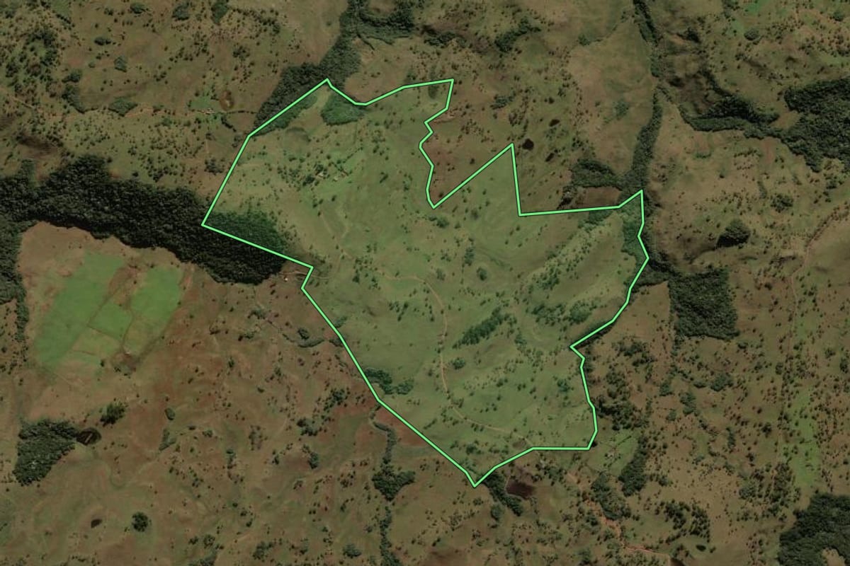 Imagem de satélite do imóvel rural em São Joaquim (SC), com o contorno declarado no CAR desenhado por cima.