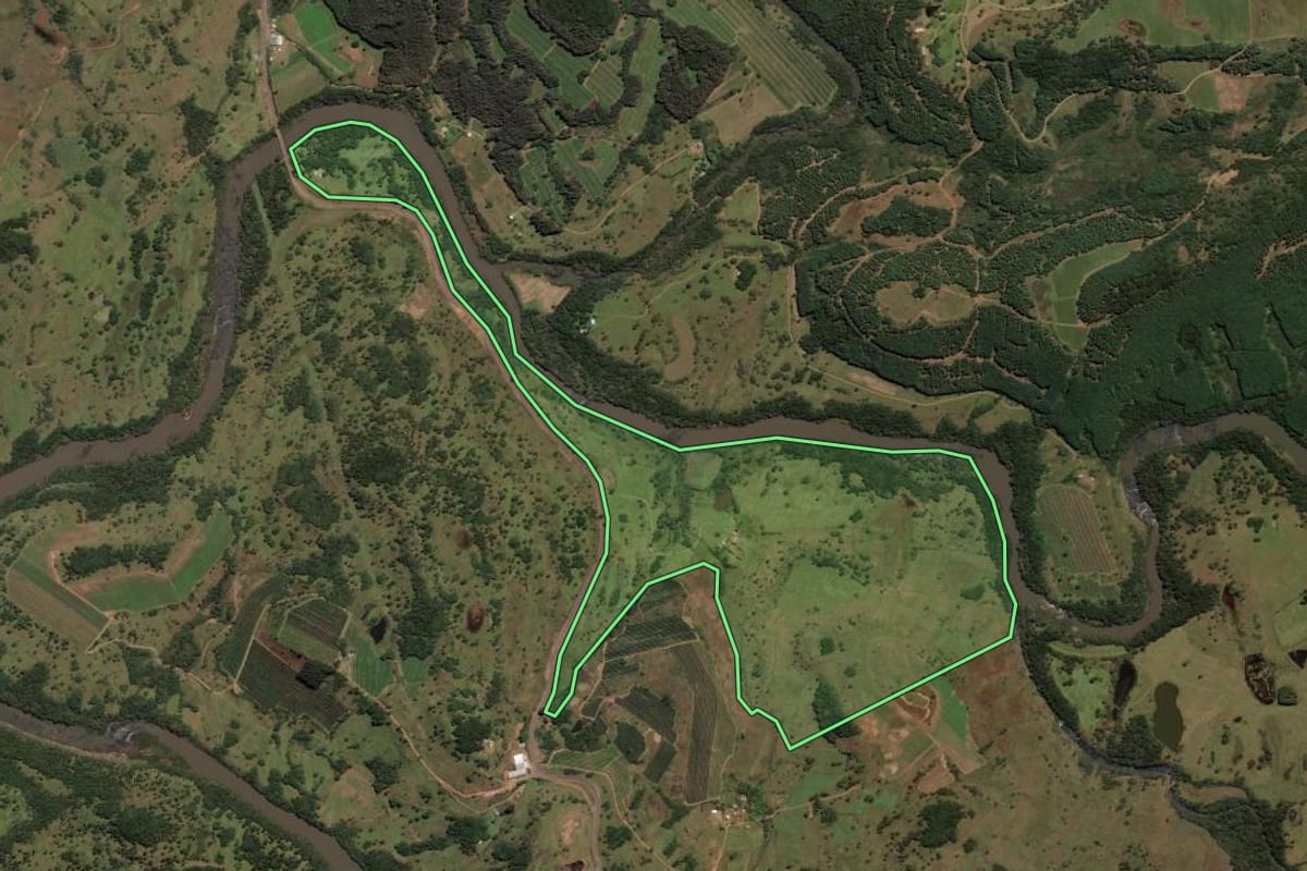 Imagem de satélite do imóvel rural em São Joaquim (SC), com o contorno declarado no CAR desenhado por cima.
