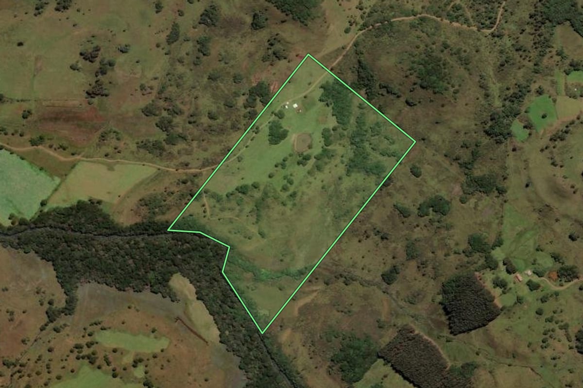 Imagem de satélite do imóvel rural em São Joaquim (SC), com o contorno declarado no CAR desenhado por cima.