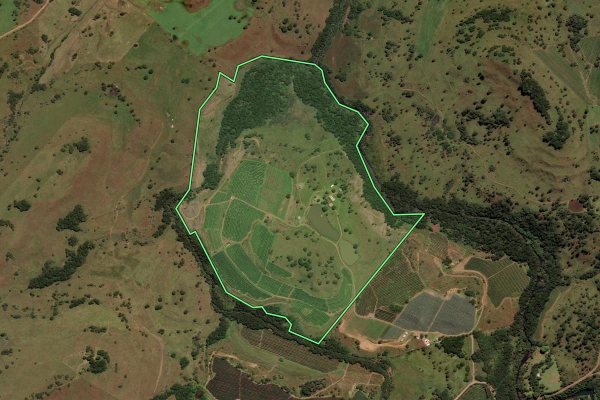 Imagem de satélite do imóvel rural em São Joaquim (SC), com o contorno declarado no CAR desenhado por cima.