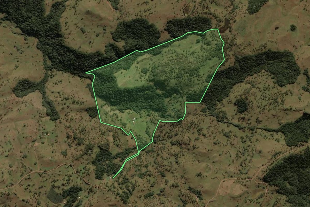 Imagem de satélite do imóvel rural em São Joaquim (SC), com o contorno declarado no CAR desenhado por cima.