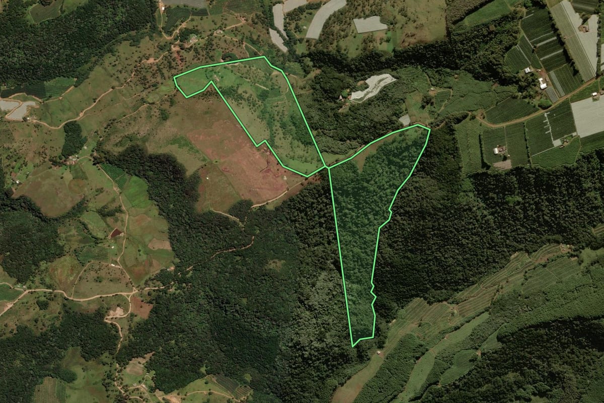 Imagem de satélite do imóvel rural em São Joaquim (SC), com o contorno declarado no CAR desenhado por cima.