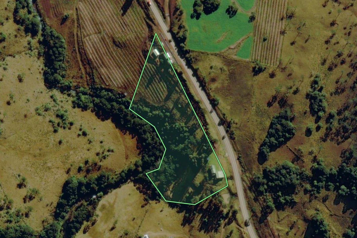 Imagem de satélite do imóvel rural em São Joaquim (SC), com o contorno declarado no CAR desenhado por cima.