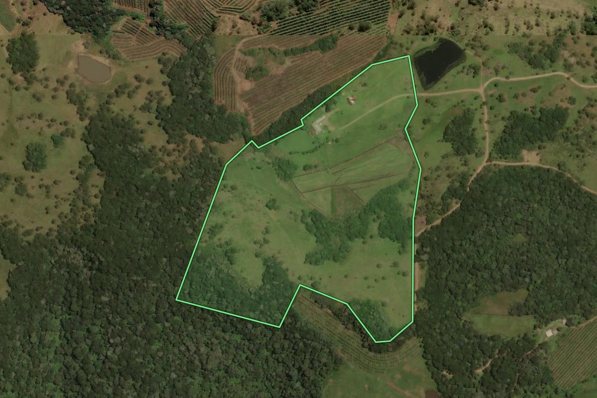 Imagem de satélite do imóvel rural em São Joaquim (SC), com o contorno declarado no CAR desenhado por cima.