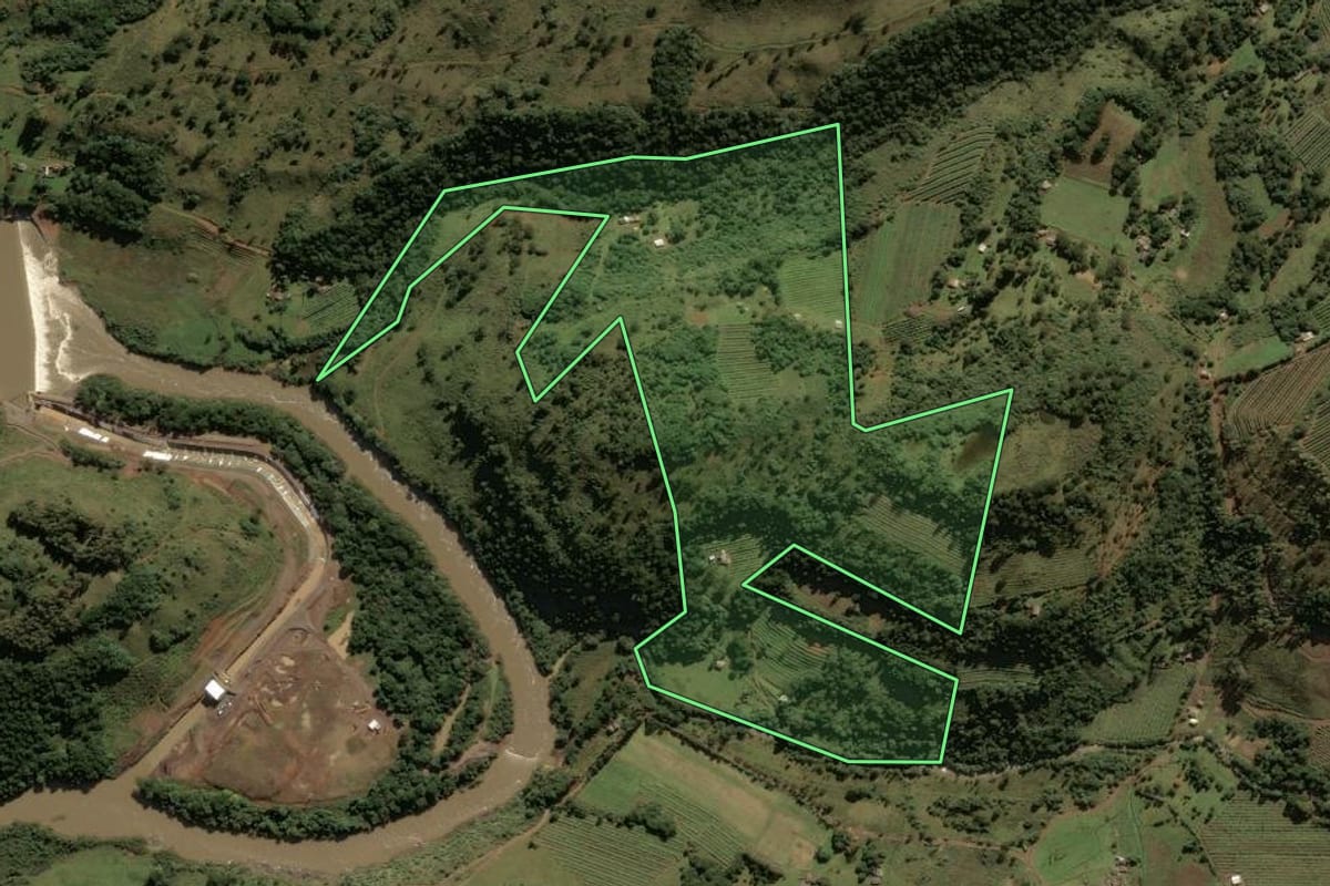 Imagem de satélite do imóvel rural em São Joaquim (SC), com o contorno declarado no CAR desenhado por cima.