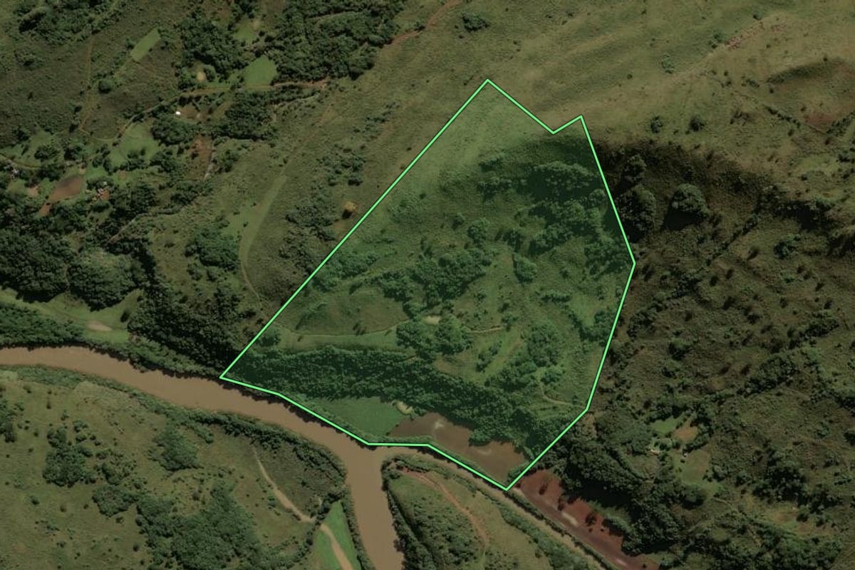 Imagem de satélite do imóvel rural em São Joaquim (SC), com o contorno declarado no CAR desenhado por cima.