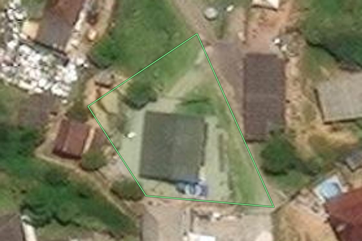 Imagem de satélite do imóvel rural em São José (SC), com o contorno declarado no CAR desenhado por cima.