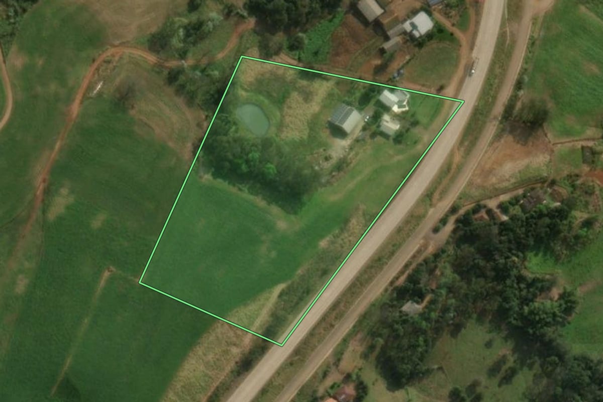 Imagem de satélite do imóvel rural em São José do Cedro (SC), com o contorno declarado no CAR desenhado por cima.