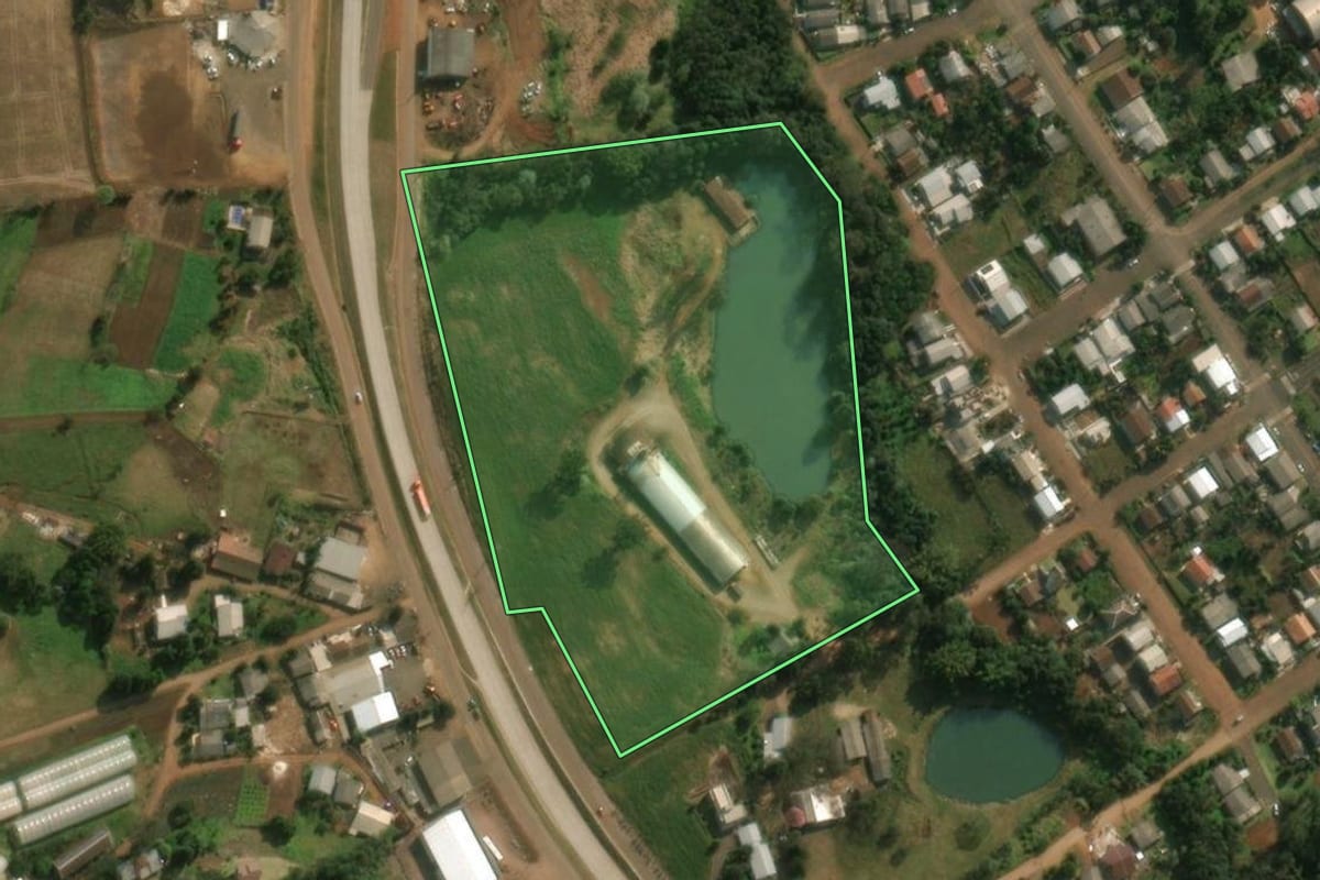 Imagem de satélite do imóvel rural em São José do Cedro (SC), com o contorno declarado no CAR desenhado por cima.