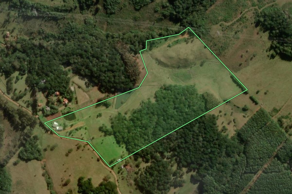 Imagem de satélite do imóvel rural em São José do Cerrito (SC), com o contorno declarado no CAR desenhado por cima.