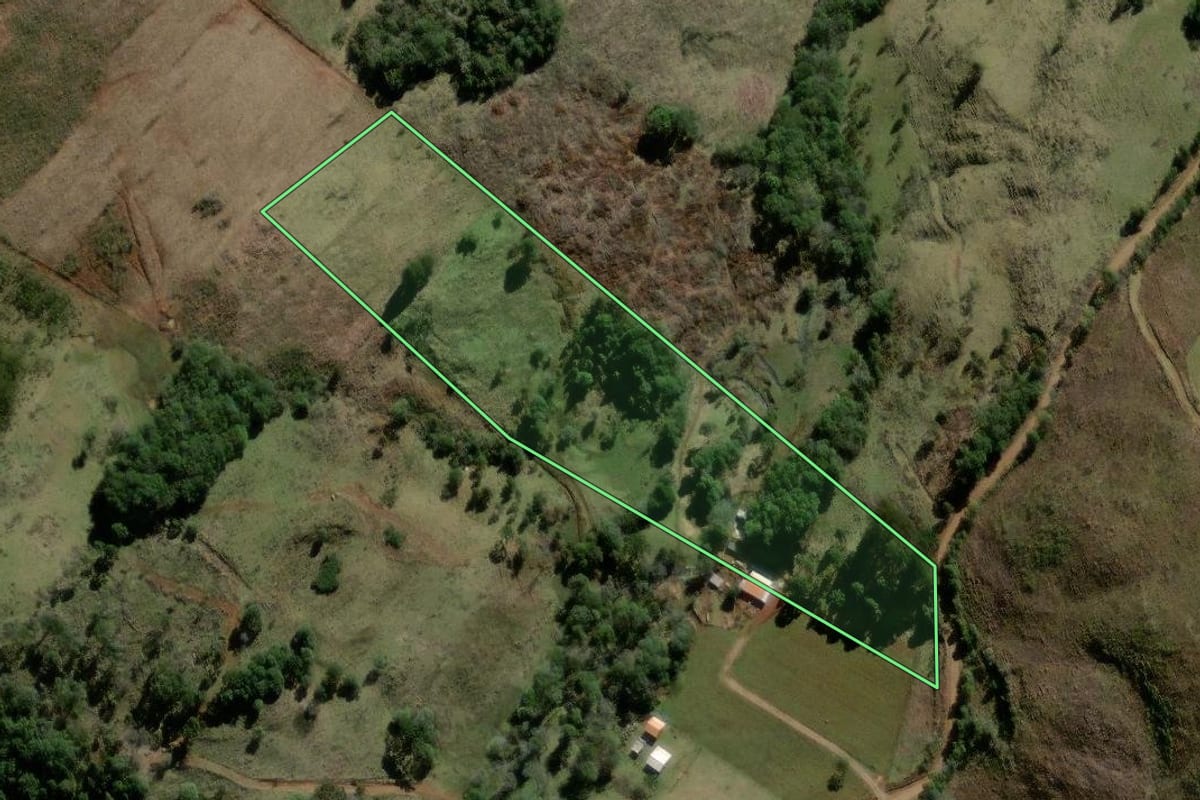 Imagem de satélite do imóvel rural em São José do Cerrito (SC), com o contorno declarado no CAR desenhado por cima.