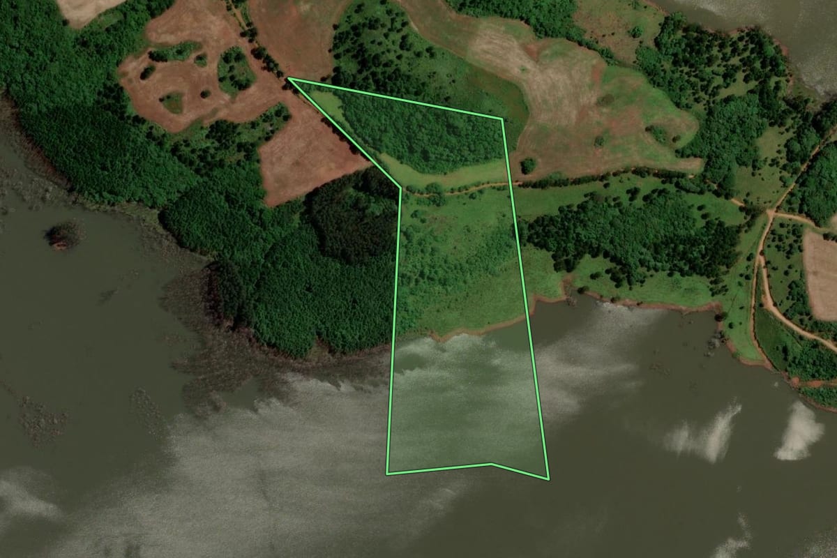 Imagem de satélite do imóvel rural em São José do Cerrito (SC), com o contorno declarado no CAR desenhado por cima.