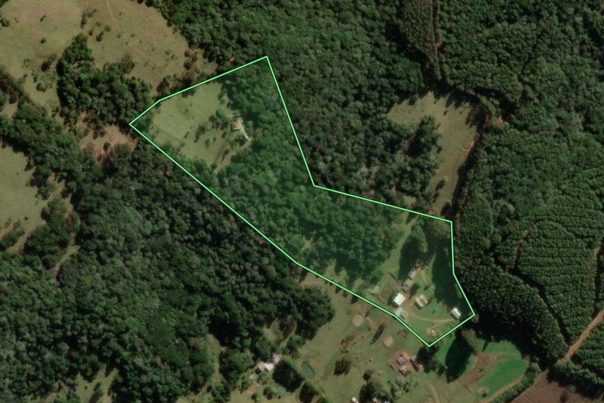 Imagem de satélite do imóvel rural em São José do Cerrito (SC), com o contorno declarado no CAR desenhado por cima.