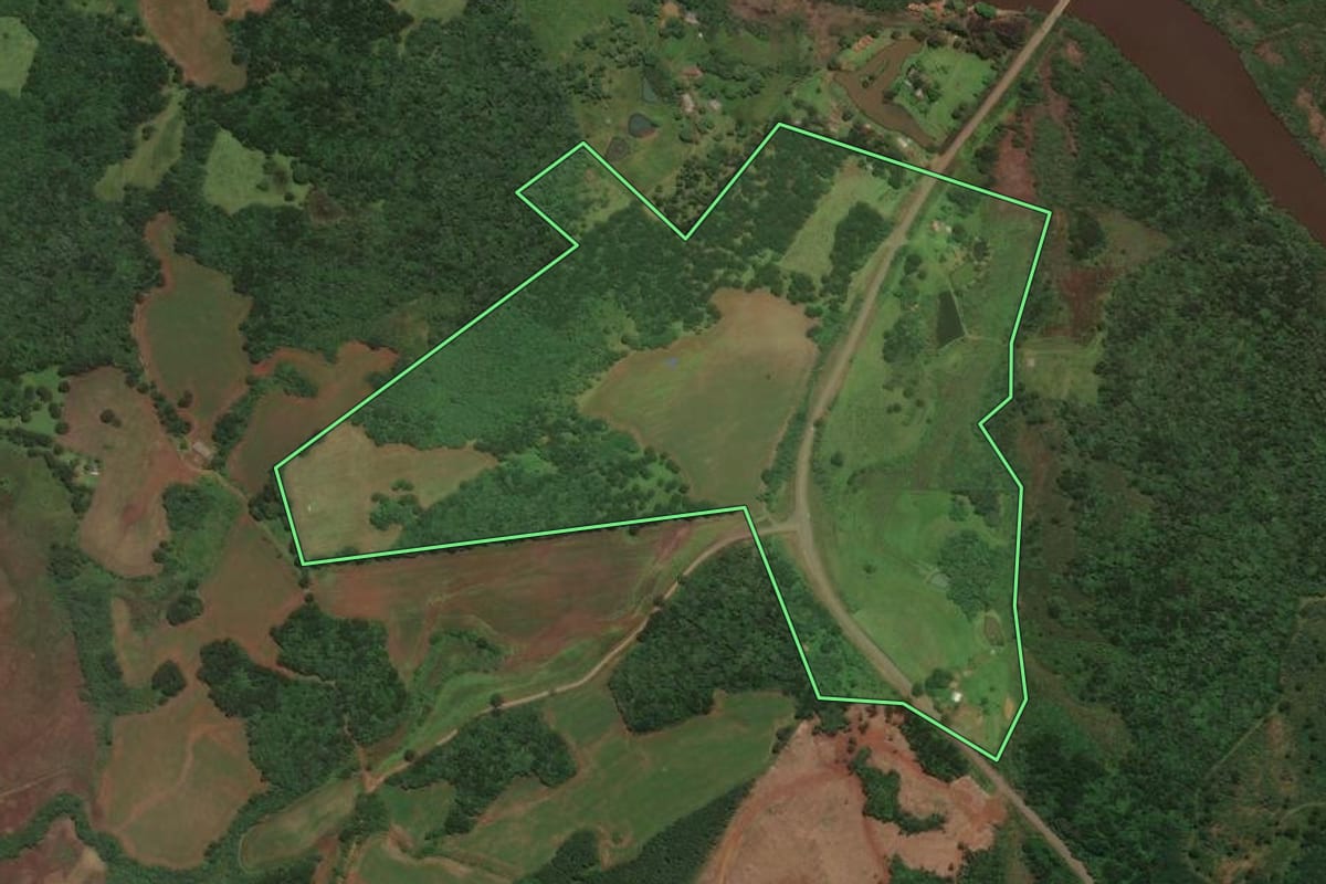 Imagem de satélite do imóvel rural em São José do Cerrito (SC), com o contorno declarado no CAR desenhado por cima.