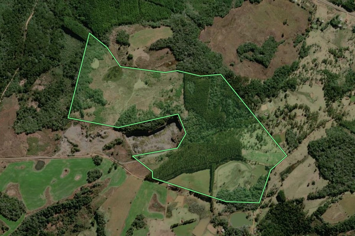 Imagem de satélite do imóvel rural em São José do Cerrito (SC), com o contorno declarado no CAR desenhado por cima.