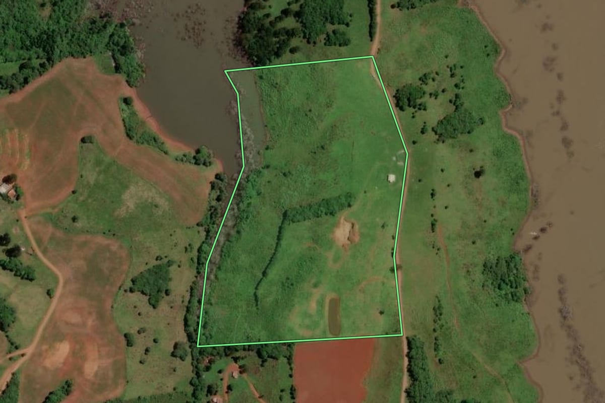 Imagem de satélite do imóvel rural em São José do Cerrito (SC), com o contorno declarado no CAR desenhado por cima.