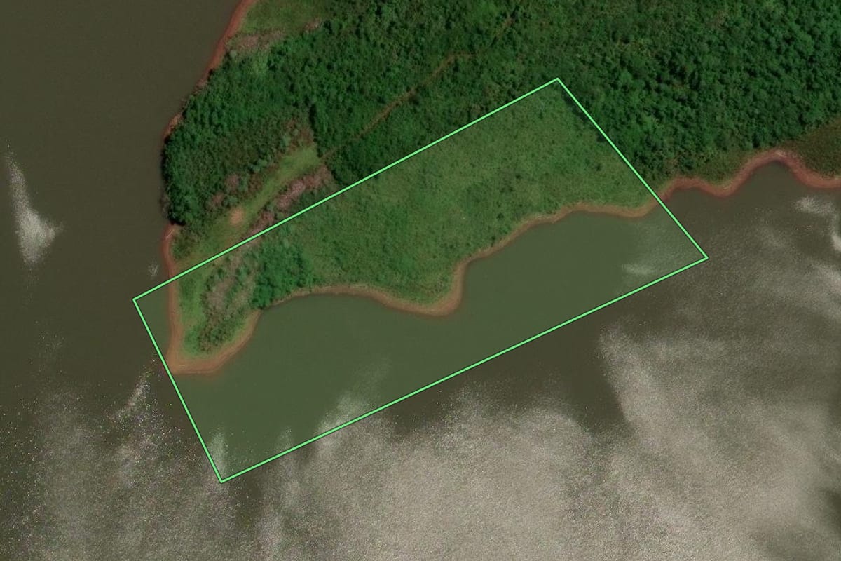 Imagem de satélite do imóvel rural em São José do Cerrito (SC), com o contorno declarado no CAR desenhado por cima.