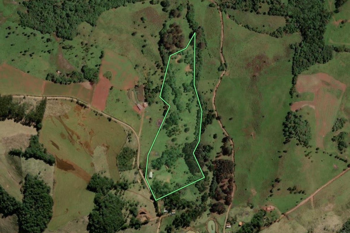 Imagem de satélite do imóvel rural em São José do Cerrito (SC), com o contorno declarado no CAR desenhado por cima.