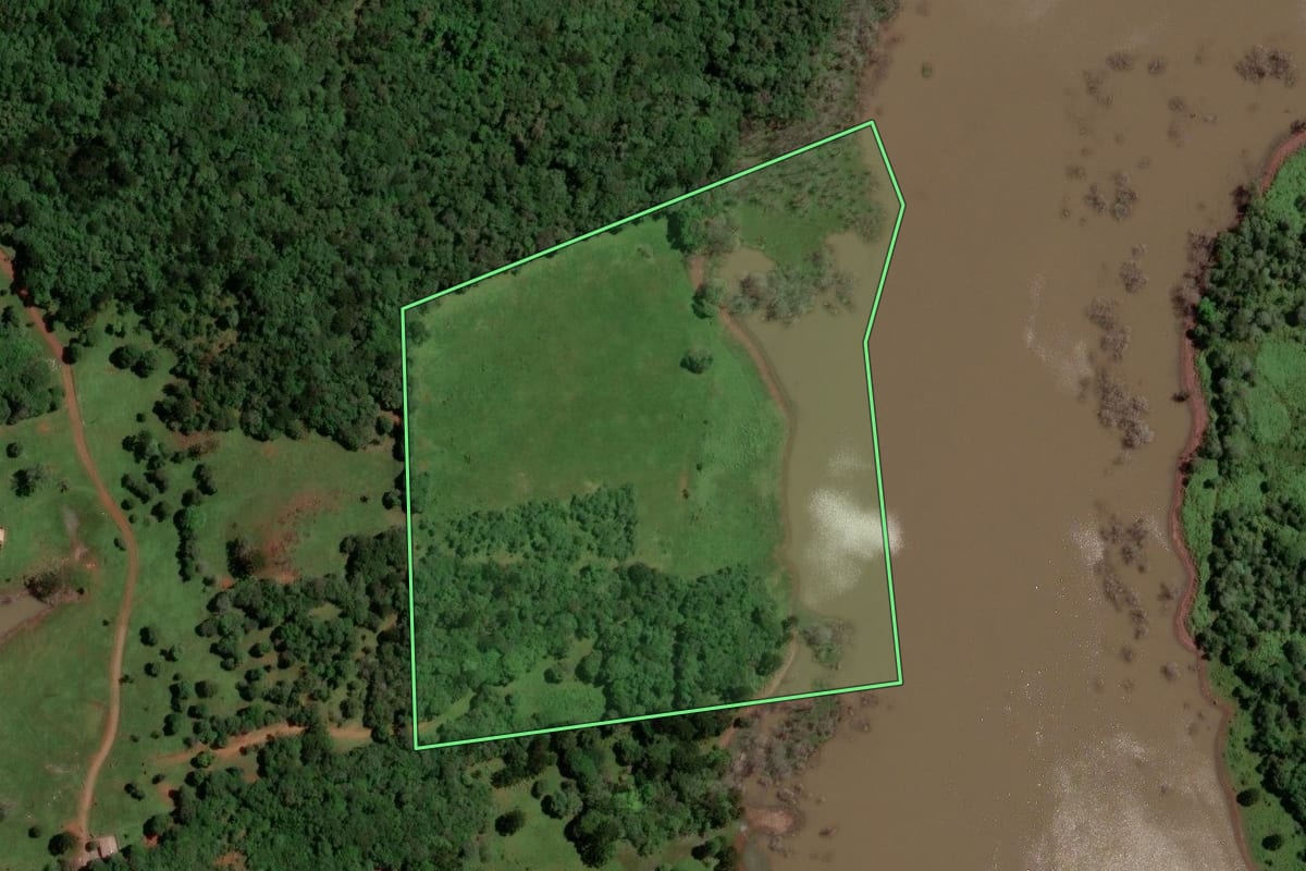 Imagem de satélite do imóvel rural em São José do Cerrito (SC), com o contorno declarado no CAR desenhado por cima.