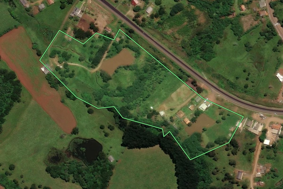 Imagem de satélite do imóvel rural em São José do Cerrito (SC), com o contorno declarado no CAR desenhado por cima.