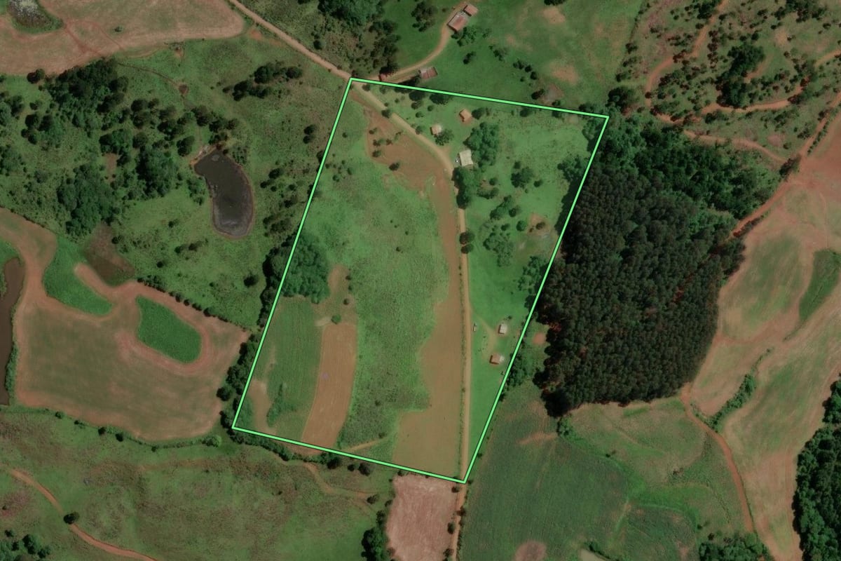 Imagem de satélite do imóvel rural em São José do Cerrito (SC), com o contorno declarado no CAR desenhado por cima.