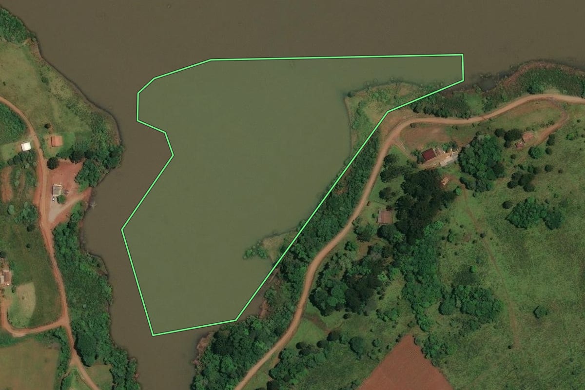 Imagem de satélite do imóvel rural em São José do Cerrito (SC), com o contorno declarado no CAR desenhado por cima.