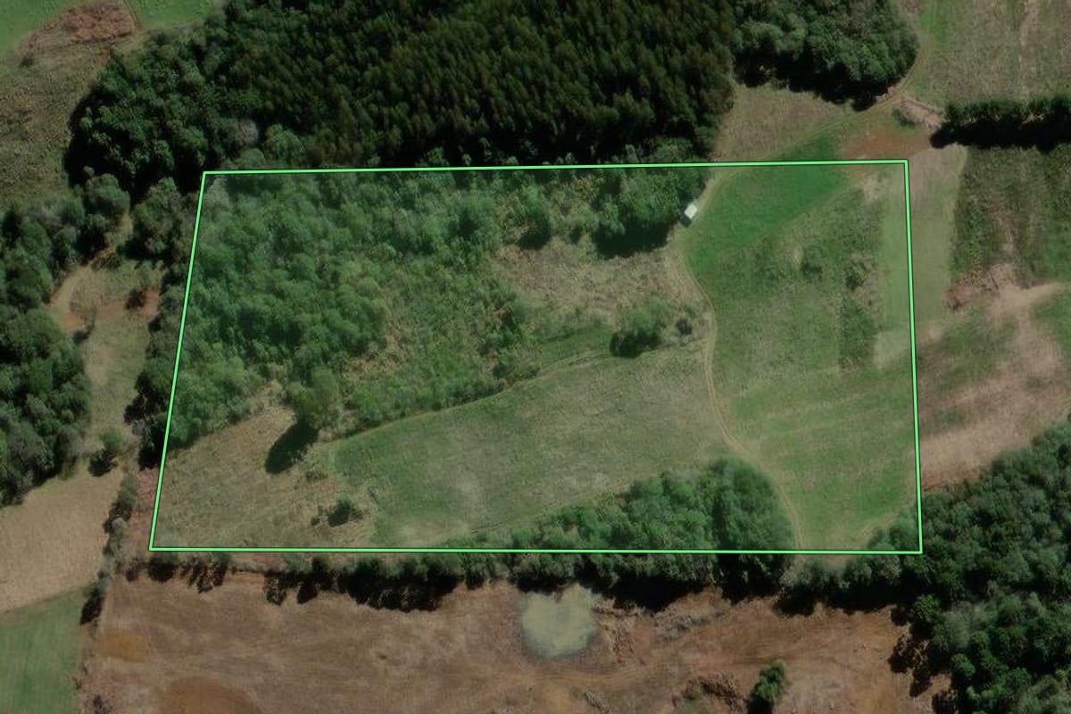 Imagem de satélite do imóvel rural em São José do Cerrito (SC), com o contorno declarado no CAR desenhado por cima.