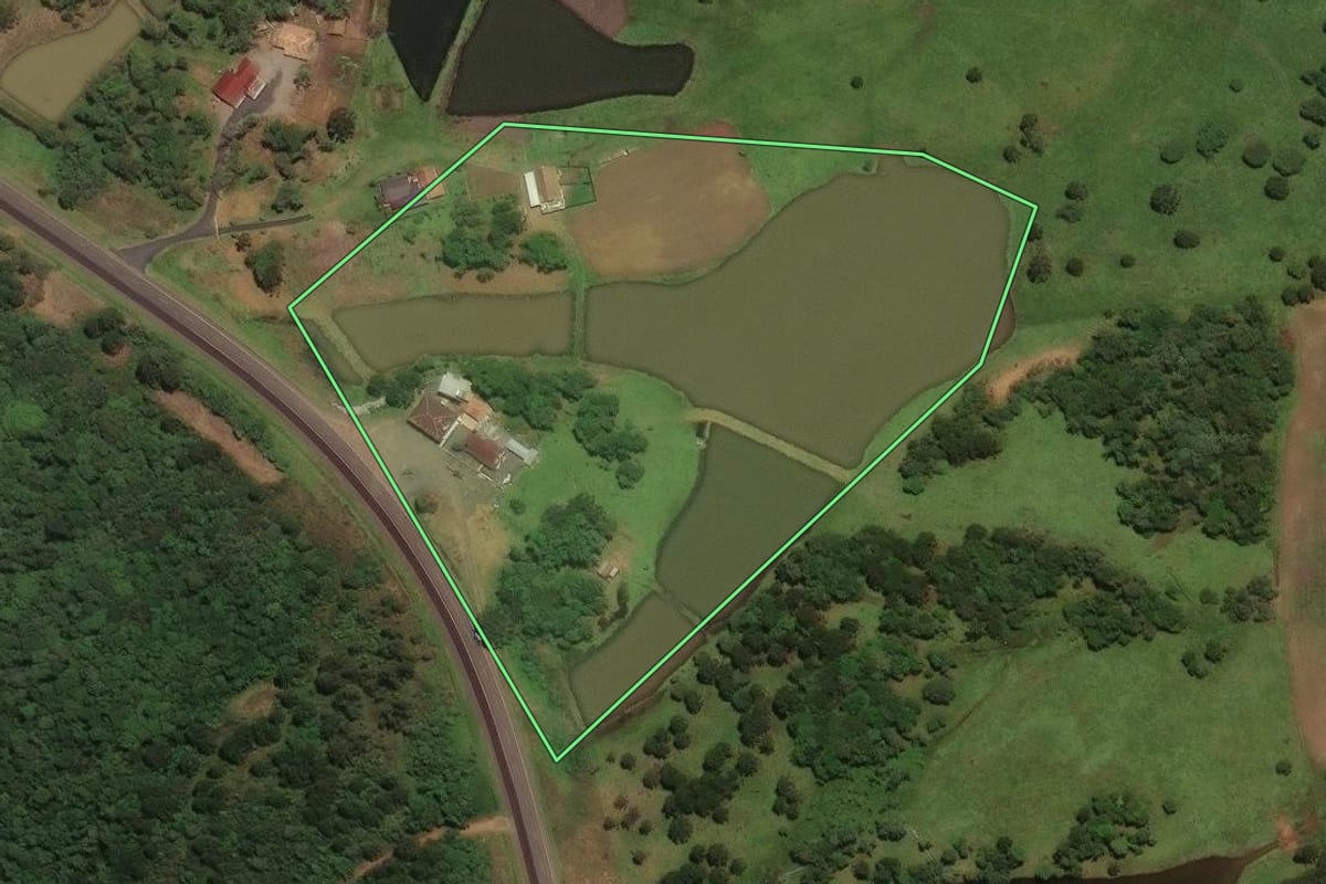 Imagem de satélite do imóvel rural em São José do Cerrito (SC), com o contorno declarado no CAR desenhado por cima.