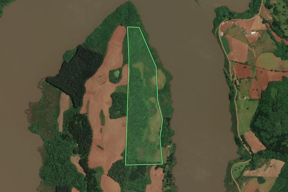 Imagem de satélite do imóvel rural em São José do Cerrito (SC), com o contorno declarado no CAR desenhado por cima.