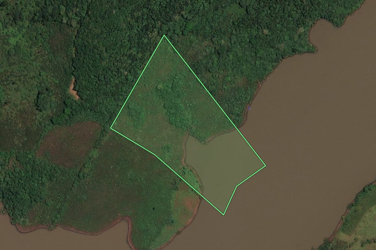 Imagem de satélite do imóvel rural em São José do Cerrito (SC), com o contorno declarado no CAR desenhado por cima.