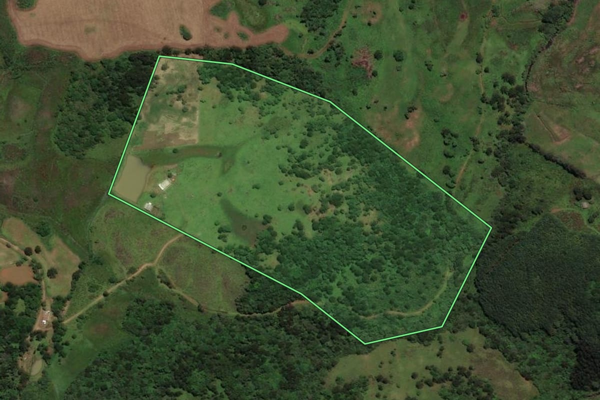 Imagem de satélite do imóvel rural em São José do Cerrito (SC), com o contorno declarado no CAR desenhado por cima.