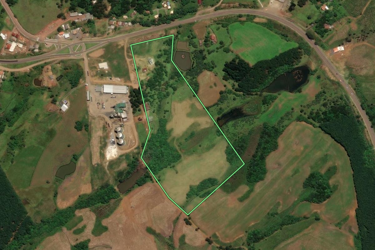 Imagem de satélite do imóvel rural em São José do Cerrito (SC), com o contorno declarado no CAR desenhado por cima.